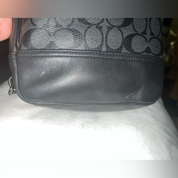 Coach Gotham Pack, color black. Over the shoulder. Authentic - Picture 12 of 16
